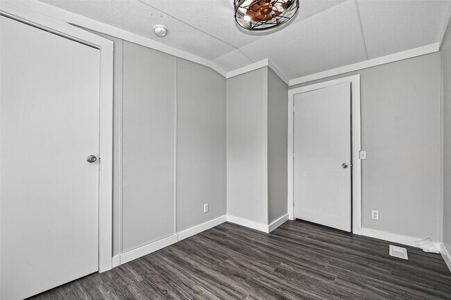 Building Photo - 2122 Koster Rd