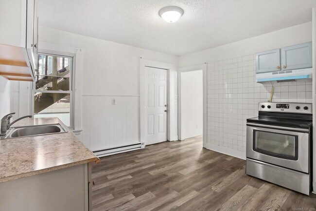 Building Photo - 7 George St