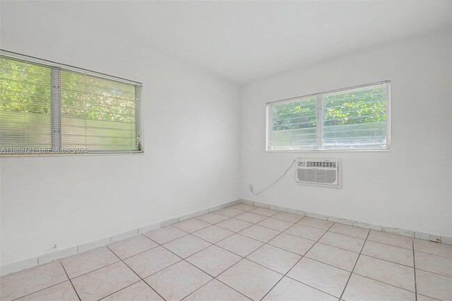 Building Photo - 225 Madeira Ave