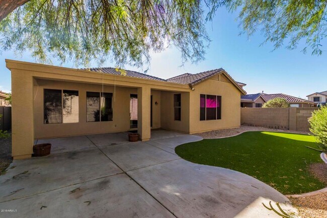 Building Photo - 2582 W Kit Carson Trail