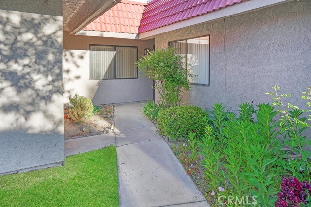 Building Photo - 27535 Lakeview Dr