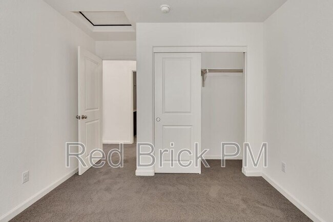 Building Photo - 393 Sullivan Dr