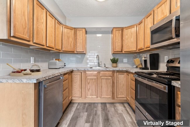 Kitchen - 1638 Waterstone Ct