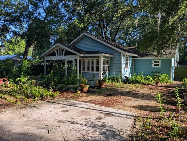 Building Photo - 910 NW 29th Pl