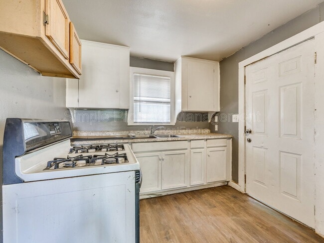 Building Photo - 1524 SW Binkley St