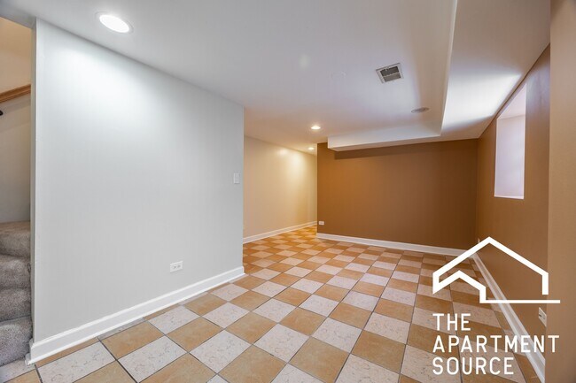 Building Photo - 2852 N Kedzie Ave