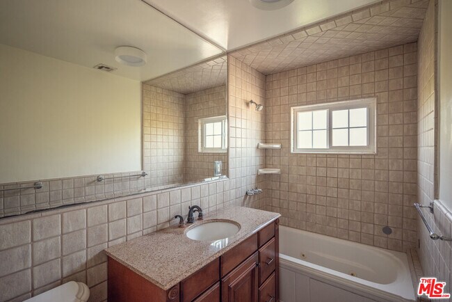 Building Photo - 4141 Verdugo View Dr