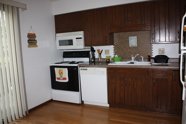 Building Photo - $1,325 Rent: Maintenance Free Living in a ...