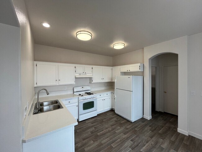 Building Photo - Beautiful home ready for rent