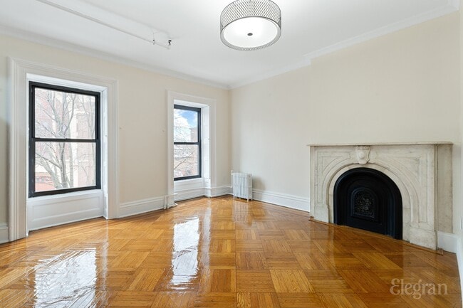 Primary Photo - 244 Macon St