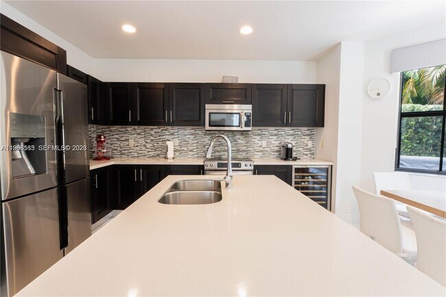 Building Photo - 10560 NW 69th Terrace