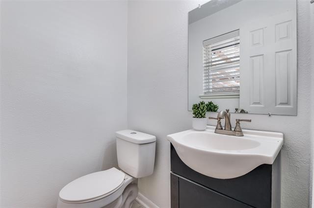 Building Photo - 823 Ross Ln