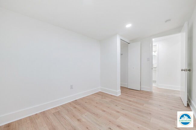 Building Photo - 3226 6th Ave S