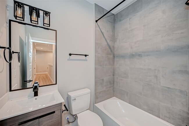 Building Photo - 1718 Hardy St