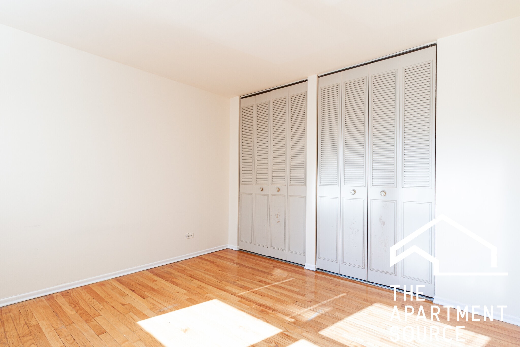 Building Photo - 665 W Wrightwood Ave