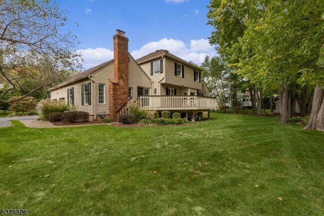 Building Photo - 9 Strawberry Ln