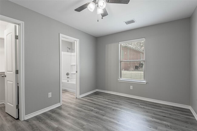 Building Photo - 499 Pecan