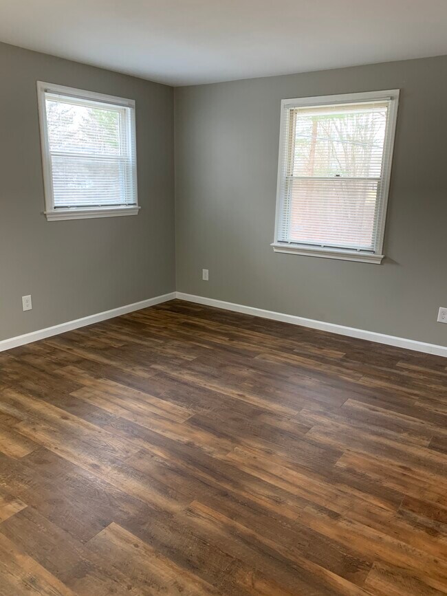 1st bedroom - 39 Old Amherst Rd