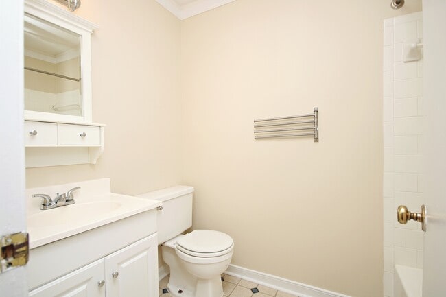 Building Photo - Pet Friendly Stonehenge Townhome With Base...