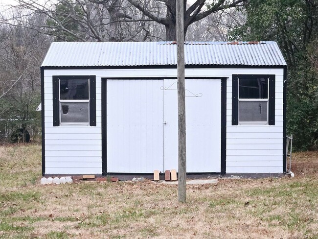 Building Photo - Charming 3-Bedroom Rental Home in Burlingt...