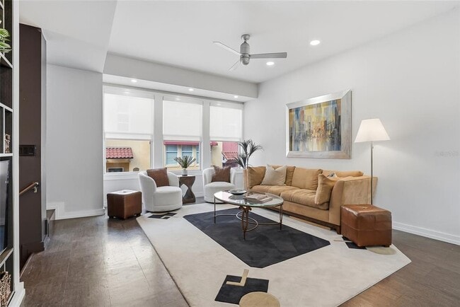 Building Photo - 106 Fareham Pl N