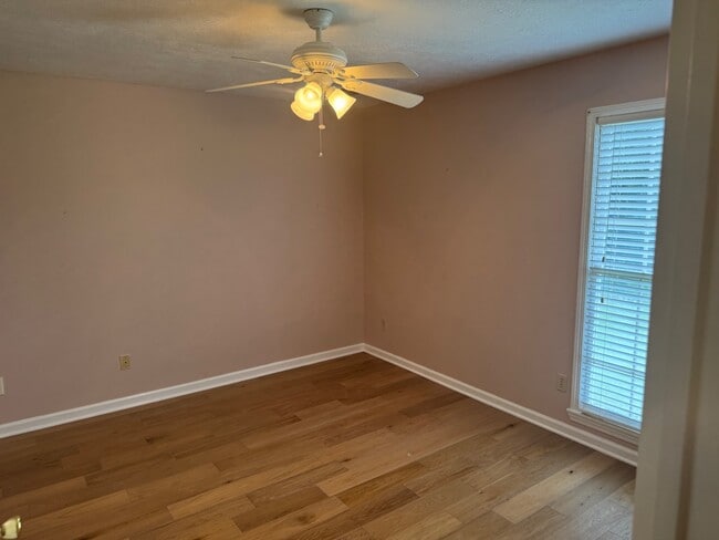 Building Photo - 44 Bloomfield Cove