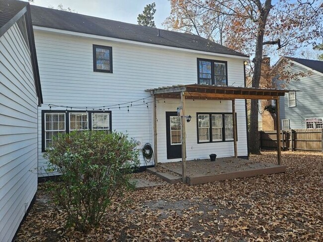 Building Photo - Gillcreek at Forest Lake