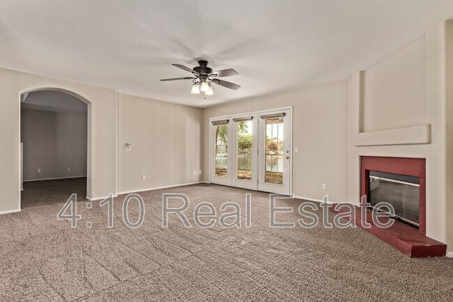 Building Photo - 1678 S Ash Dr