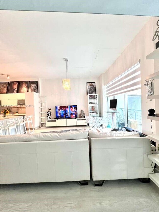 Building Photo - 133 NE 2nd Ave