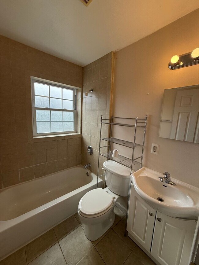 Building Photo - 8661 Litzsinger Rd