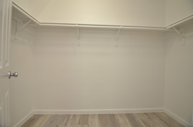 Building Photo - 19009 Barnesdale Ct