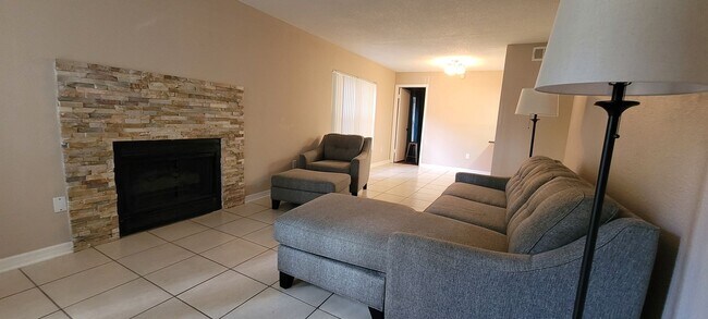 Building Photo - Modern One-Story Ground Floor Condo, Conve...