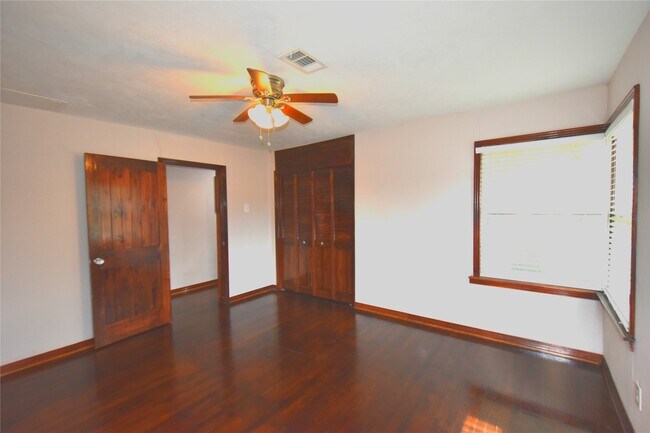 Building Photo - 5602 Tallow Ln