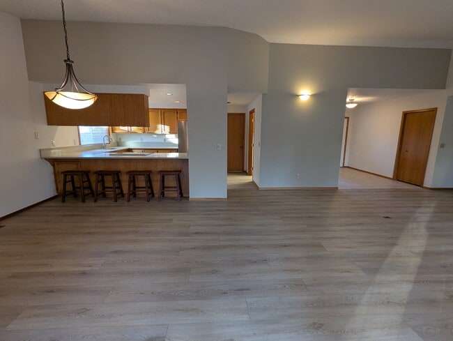 Building Photo - 1315 NE Paula Dr