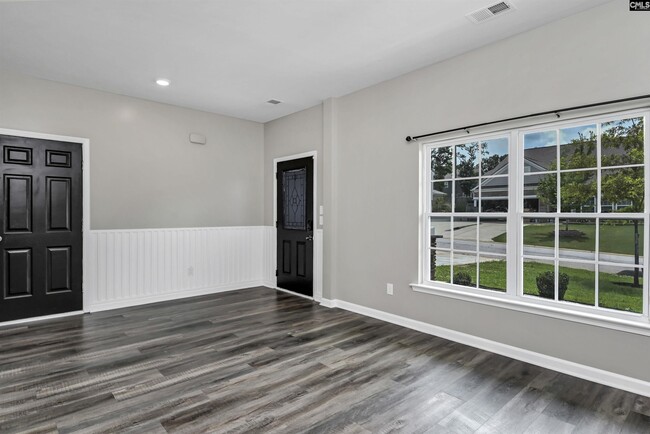 Building Photo - 414 Tulip Way