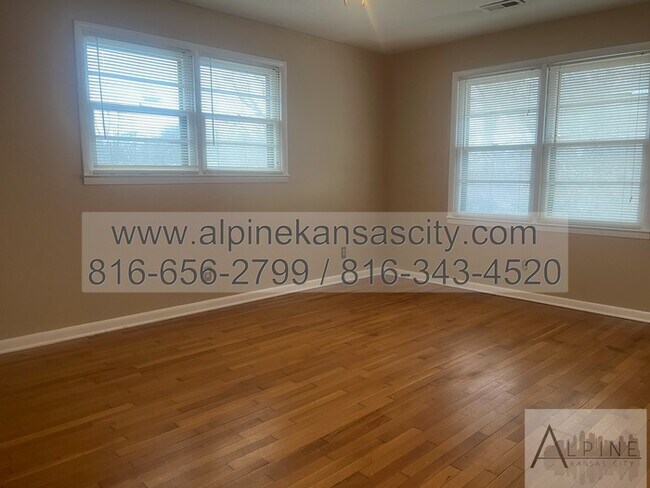 Building Photo - Spacious One Level Home on HUGE LOT!