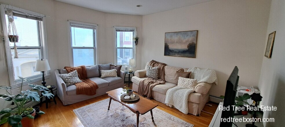 Building Photo - 145 Hillside St