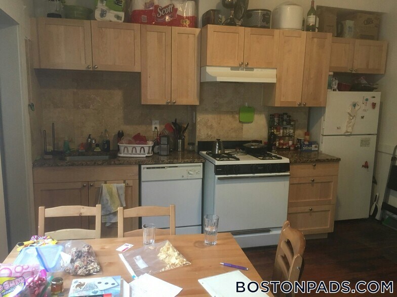 Building Photo - 254 Windsor St