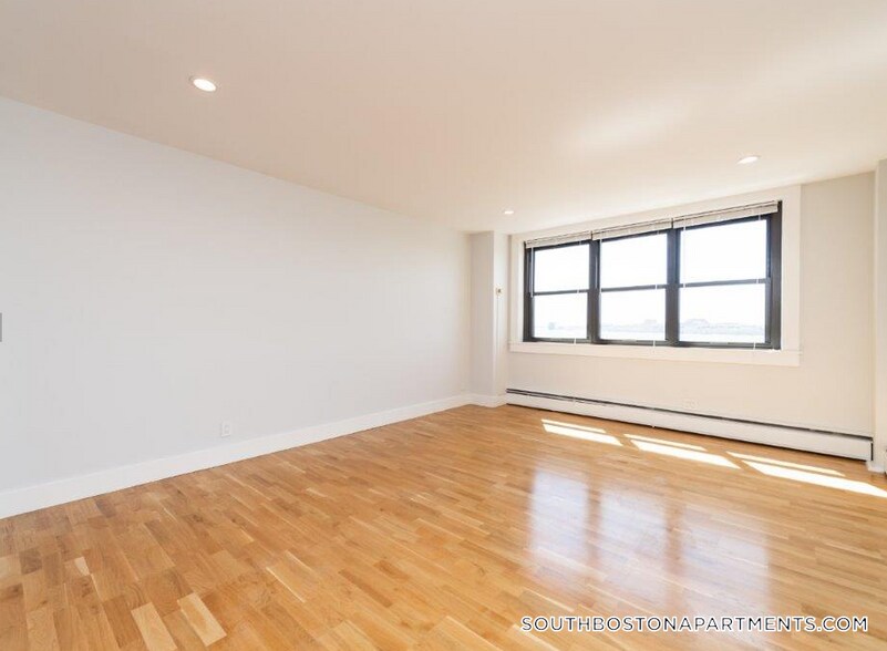 Building Photo - 1410 Columbia Rd