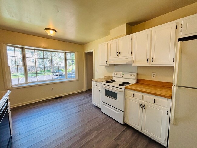 Building Photo - 105 Sherwood Ct