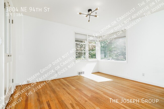 Building Photo - 3804 NE 94th St