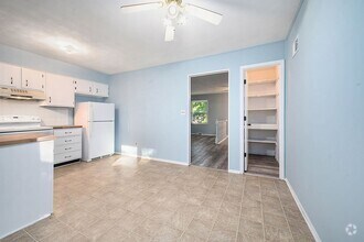 Building Photo - ****AVAILABLE NOW**** Huge Independence Du...