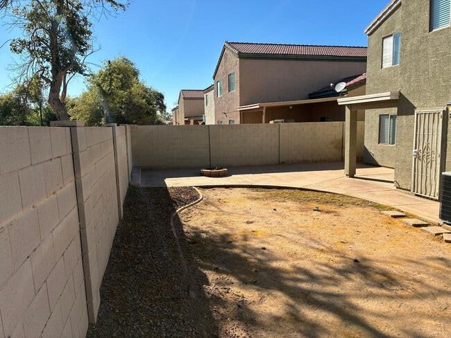 Building Photo - 8337 W Hughes Dr