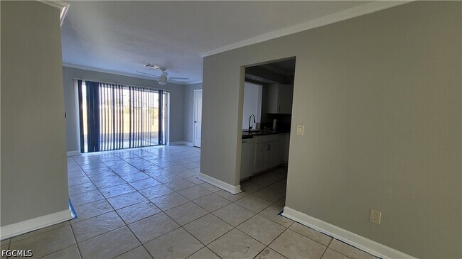 Building Photo - 4404 Santa Barbara Blvd S