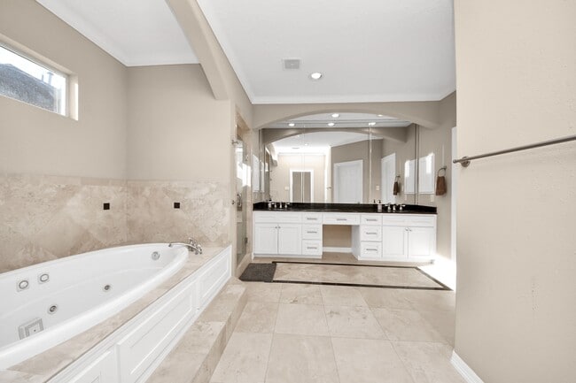 Building Photo - 2416 Bevis St