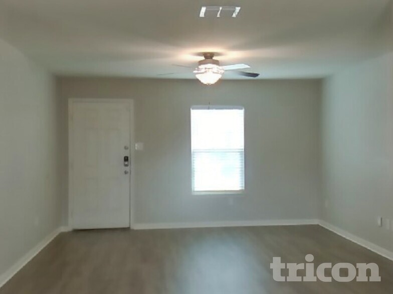 Building Photo - 12045 Latour Vly