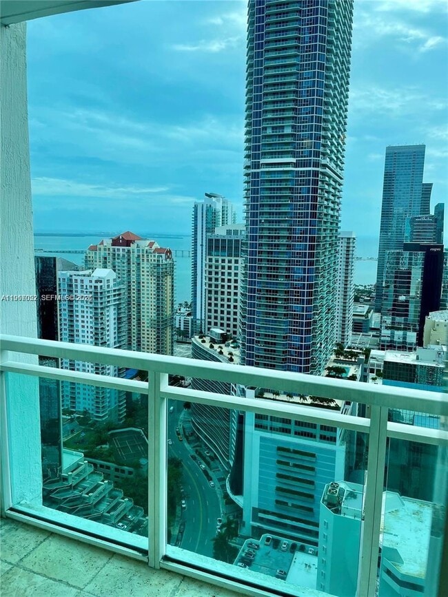 Building Photo - 950 Brickell Bay Dr