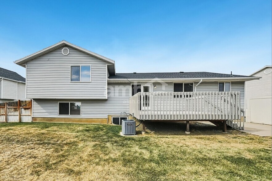 Building Photo - 911 N 2350 W