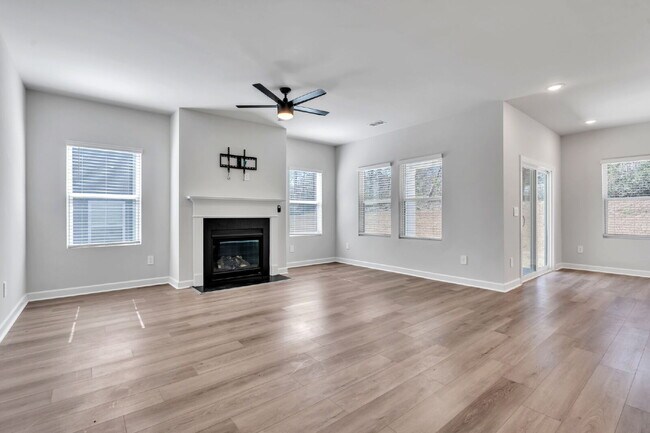 Building Photo - Like New 3BR/2BA Home is Woodruff, SC  **$1875/mo rent