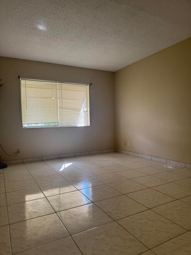 Building Photo - 3491 La Jardin Ct